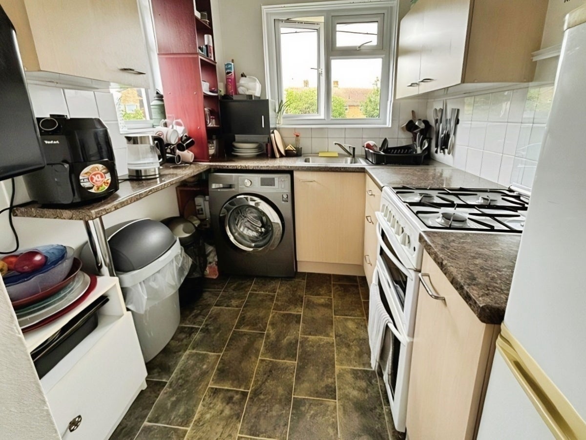 Room Commonwealth Close in Borough of Swale