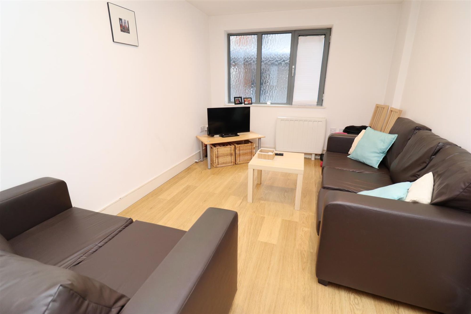 Flat Bermondsey Street in Greater London