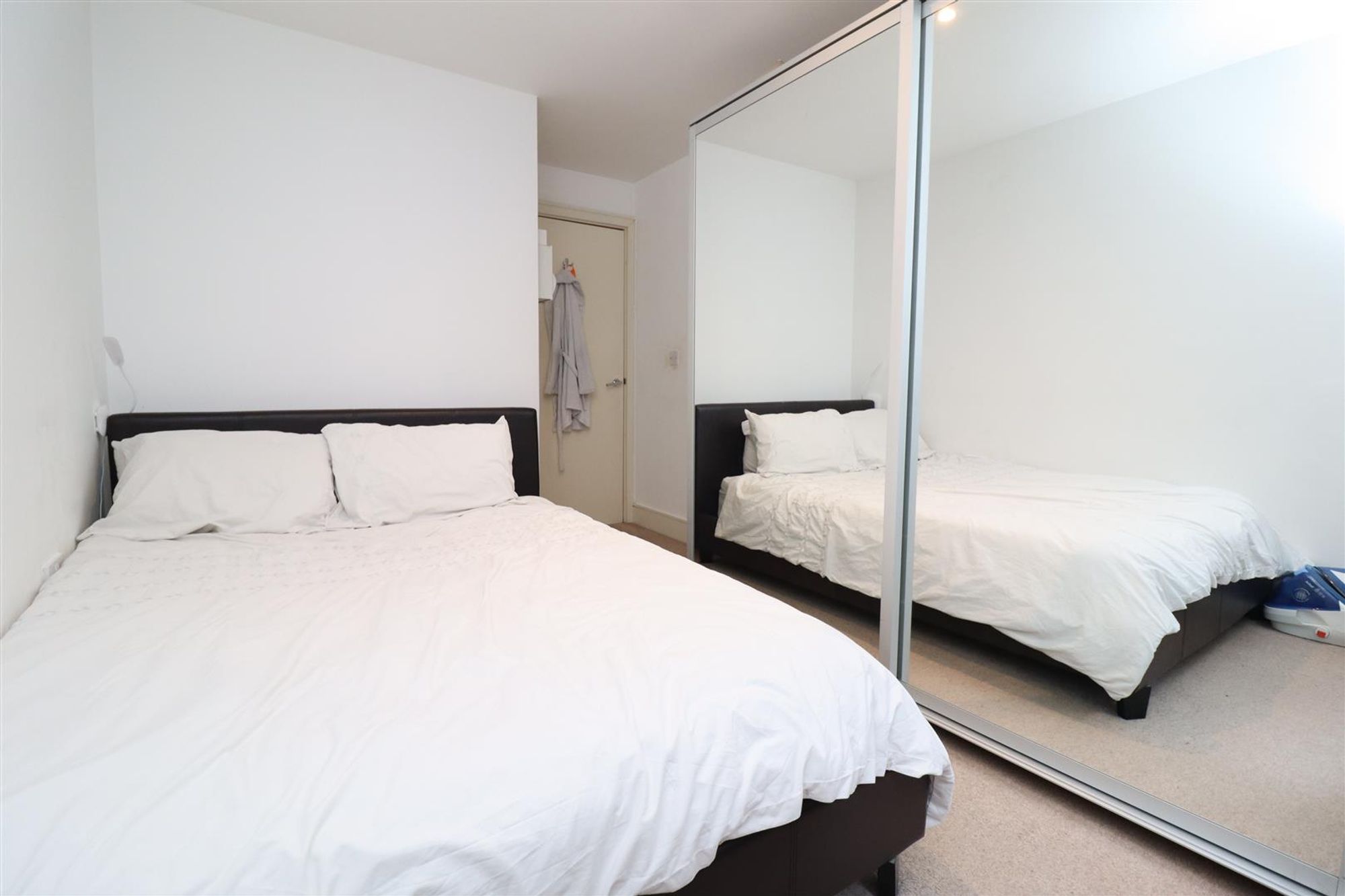 Flat Bermondsey Street in Greater London
