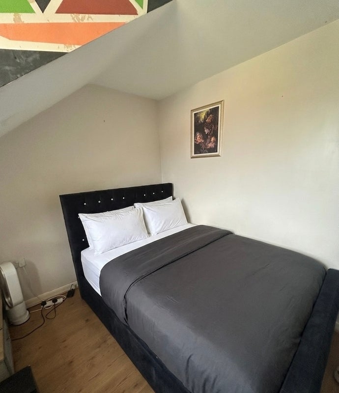 Room Skeltons Lane in Greater London