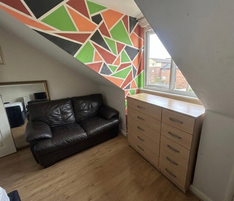 Room Skeltons Lane in Greater London