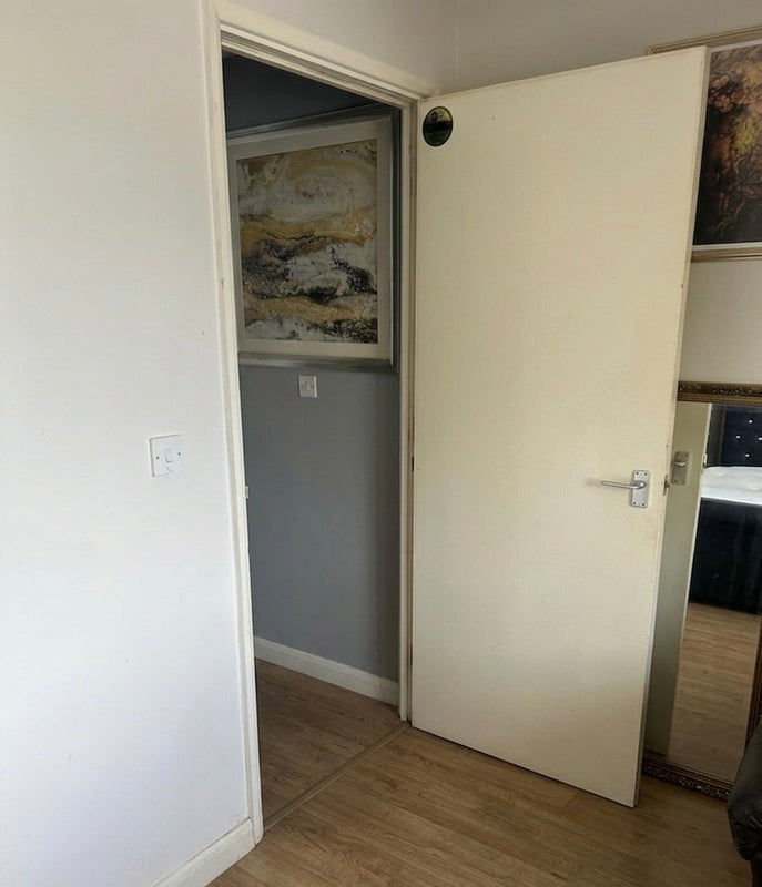 Room Skeltons Lane in Greater London