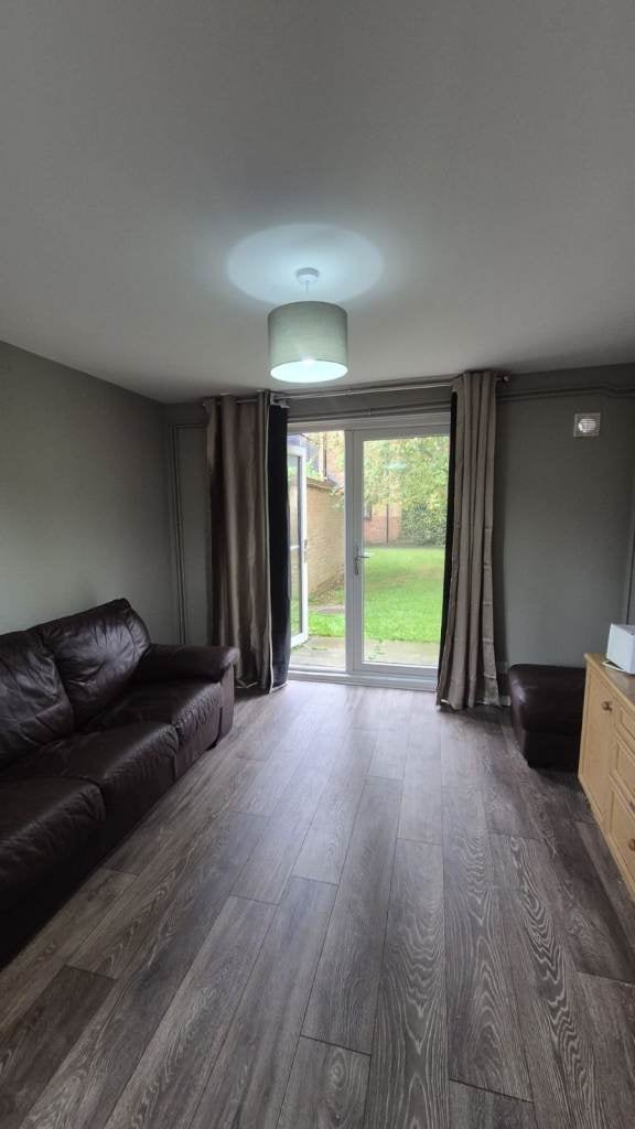 Flat Loris Court in Cambridge