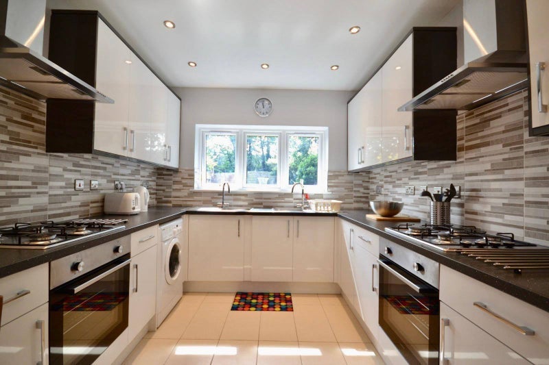 Room Cobham Road in Greater London