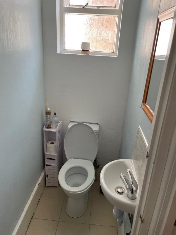 Room Cobham Road in Greater London