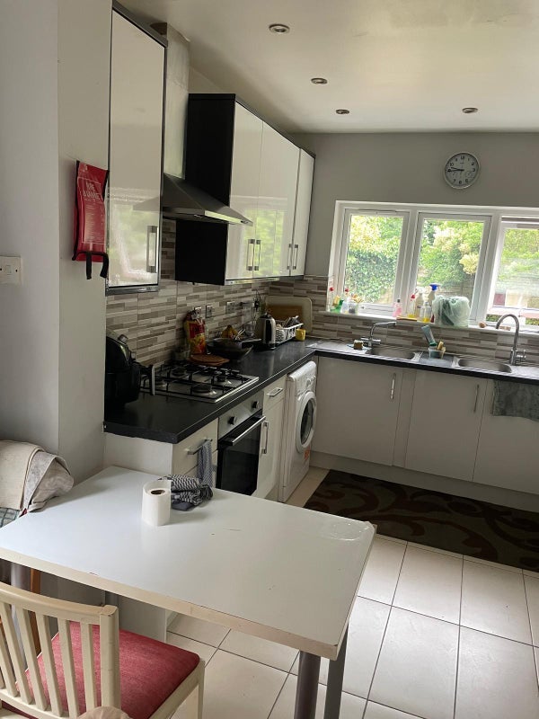 Room Cobham Road in Greater London