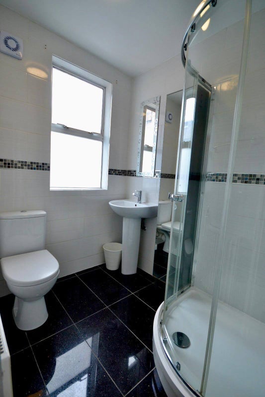 Room Cobham Road in Greater London