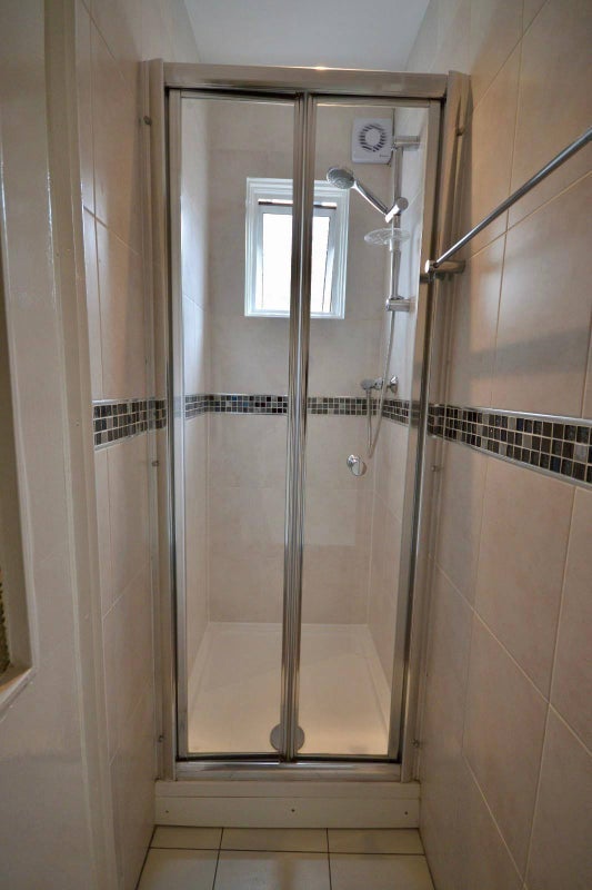 Room Cobham Road in Greater London