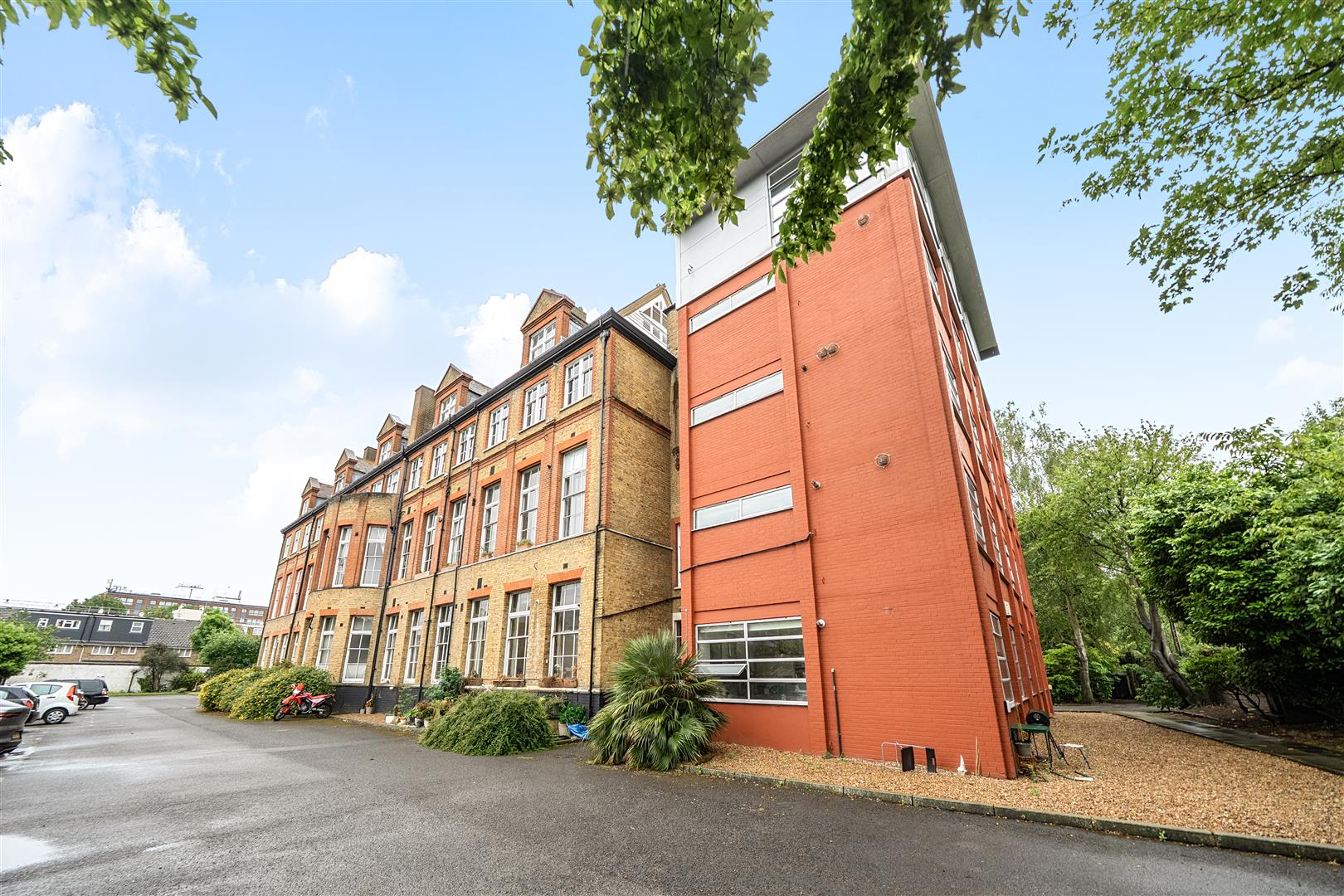 Flat York Grove in Greater London