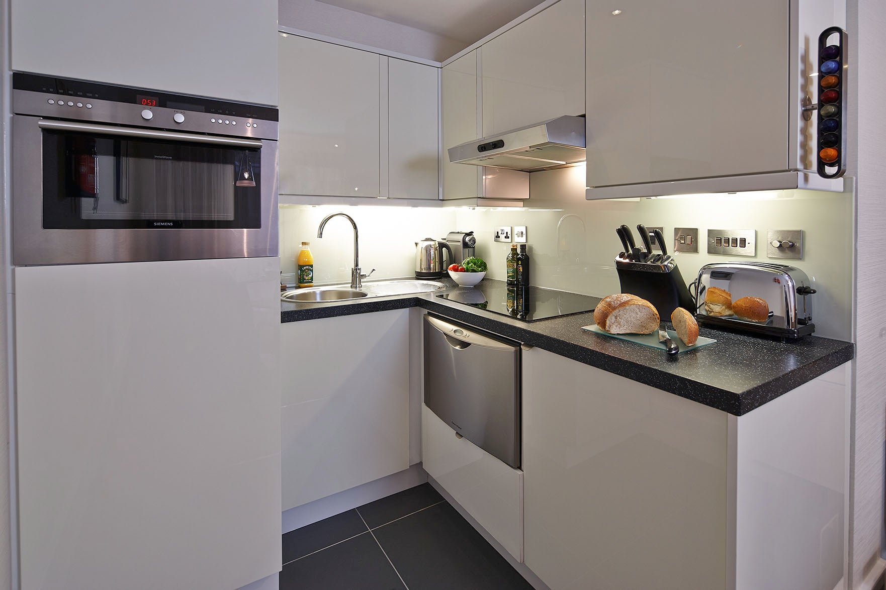 Flat Cheval Place in Greater London
