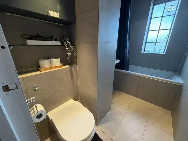 Flat Sloane Avenue in Greater London