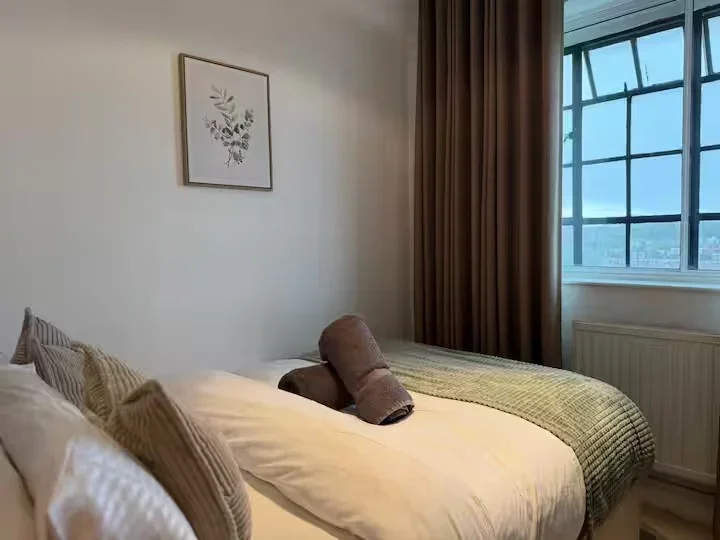 Flat Sloane Avenue in Greater London