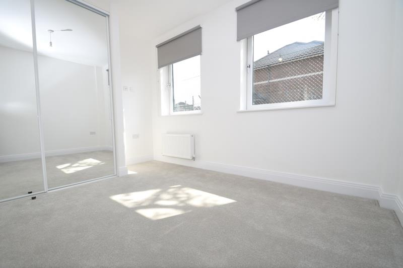 Flat Pinner Road in Greater London
