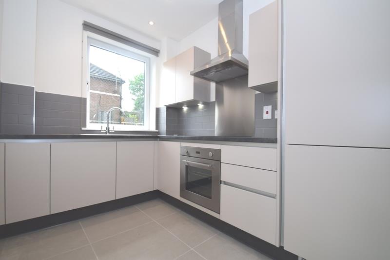 Flat Pinner Road in Greater London