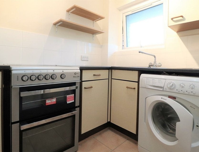 Flat Ryeland Close in Greater London