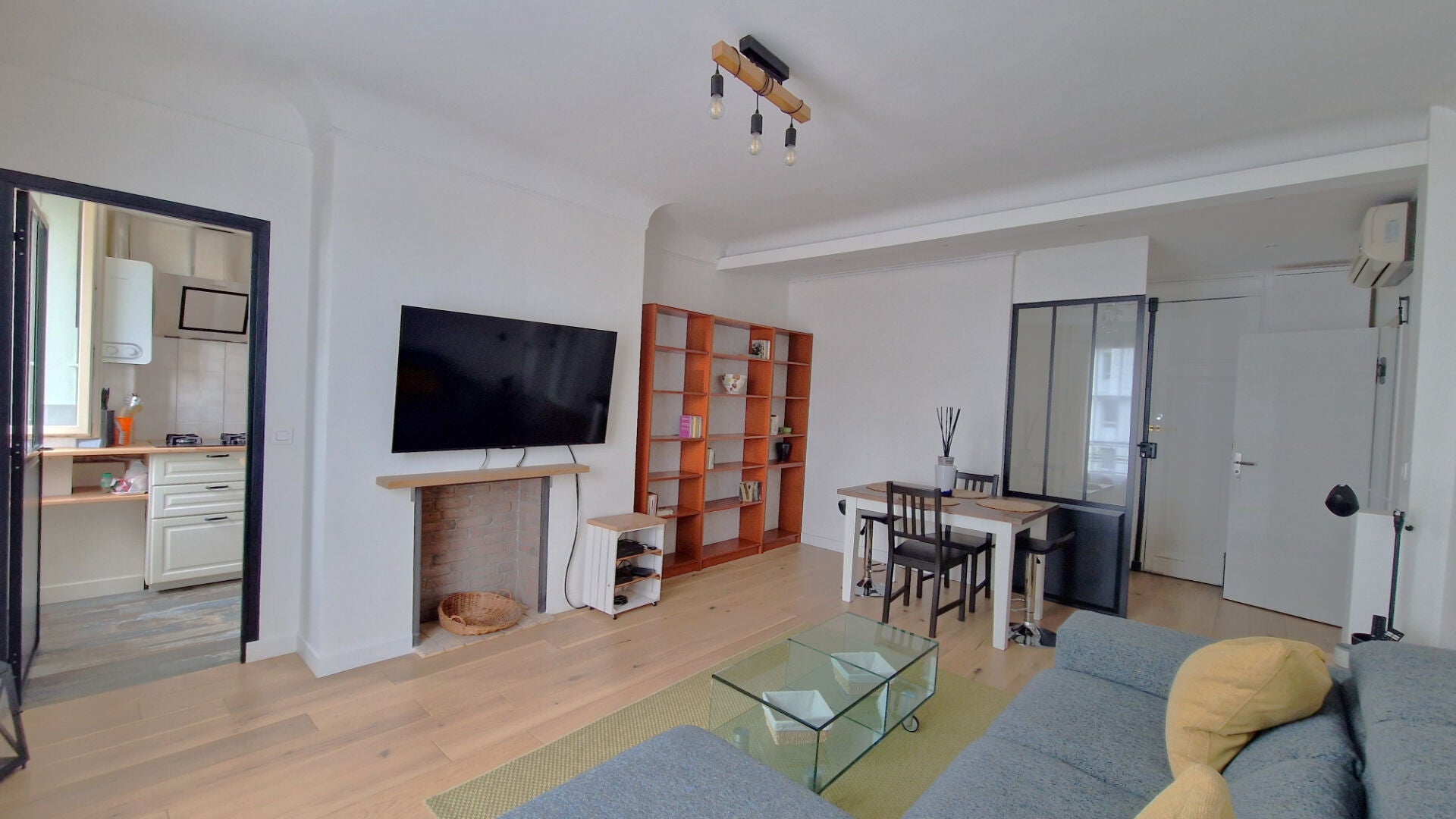 Flat Rue de l'Abbé Groult in Paris