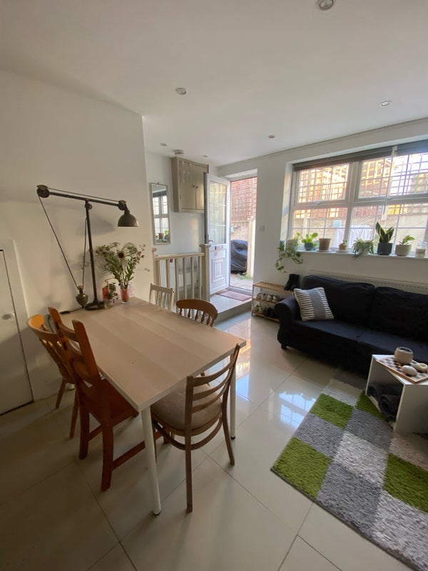 Room Evering Road in Greater London