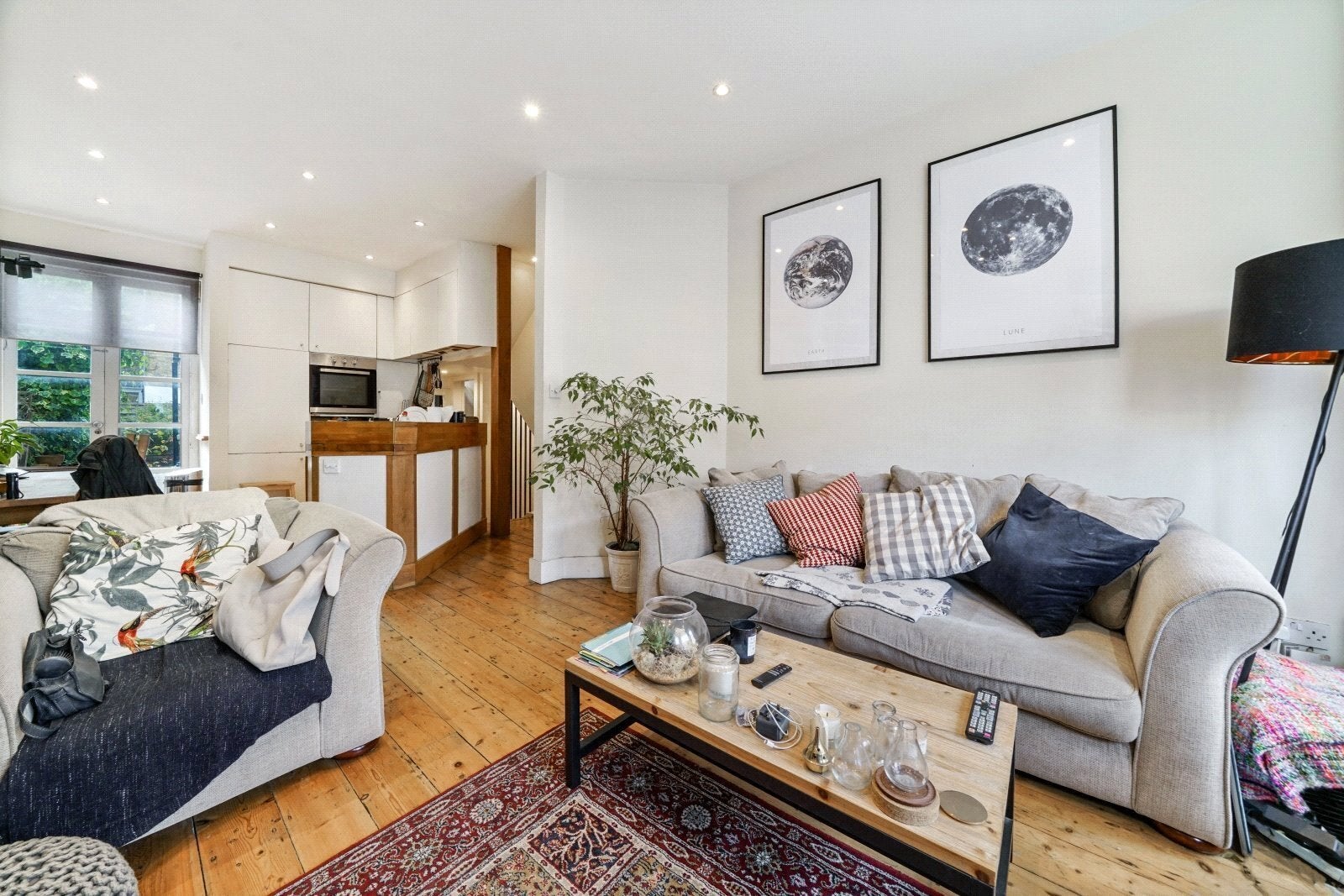 Flat Ballater Road in Greater London