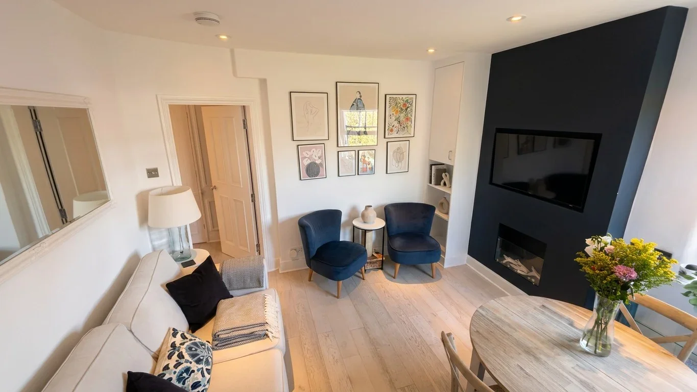 Flat Queen's Club Gardens in Greater London