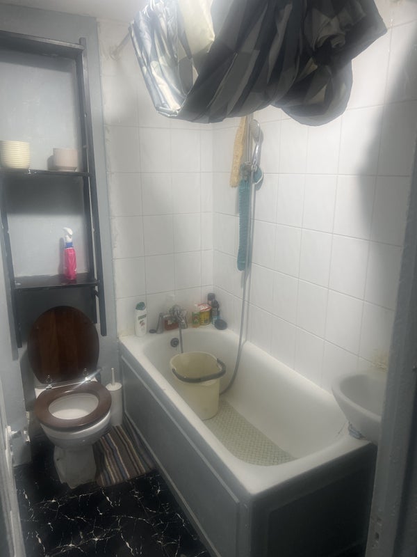 Flat Coldharbour Lane in Greater London
