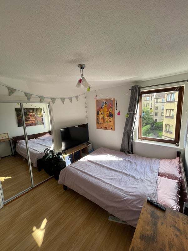 Room West Bryson Road in City of Edinburgh
