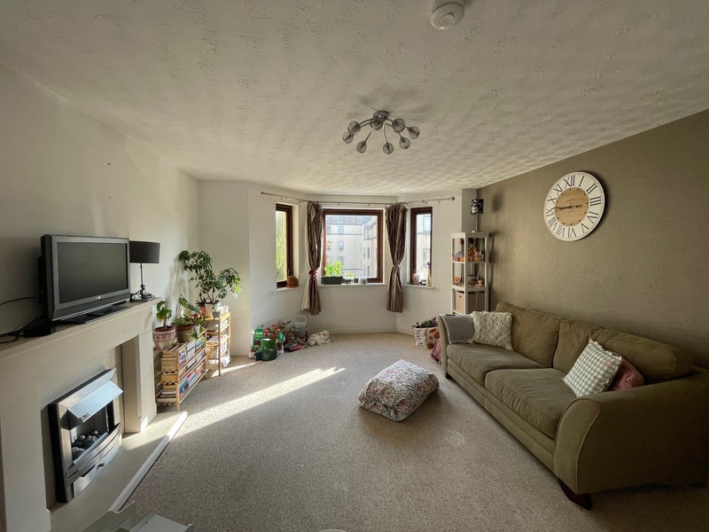Room West Bryson Road in City of Edinburgh