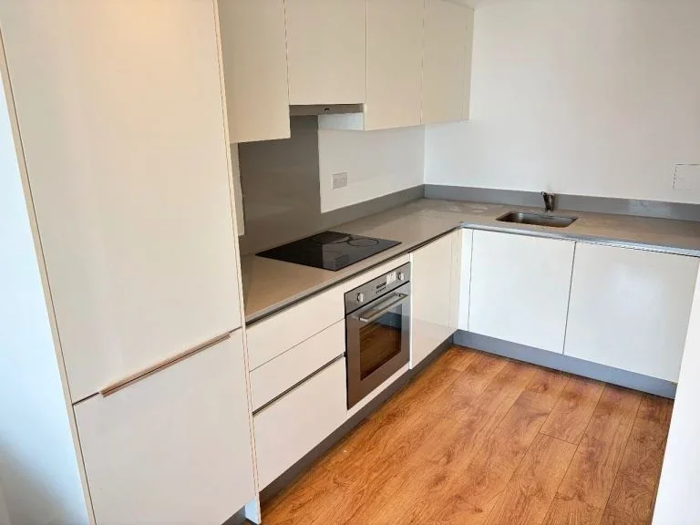 Flat Greenhill Way in Greater London