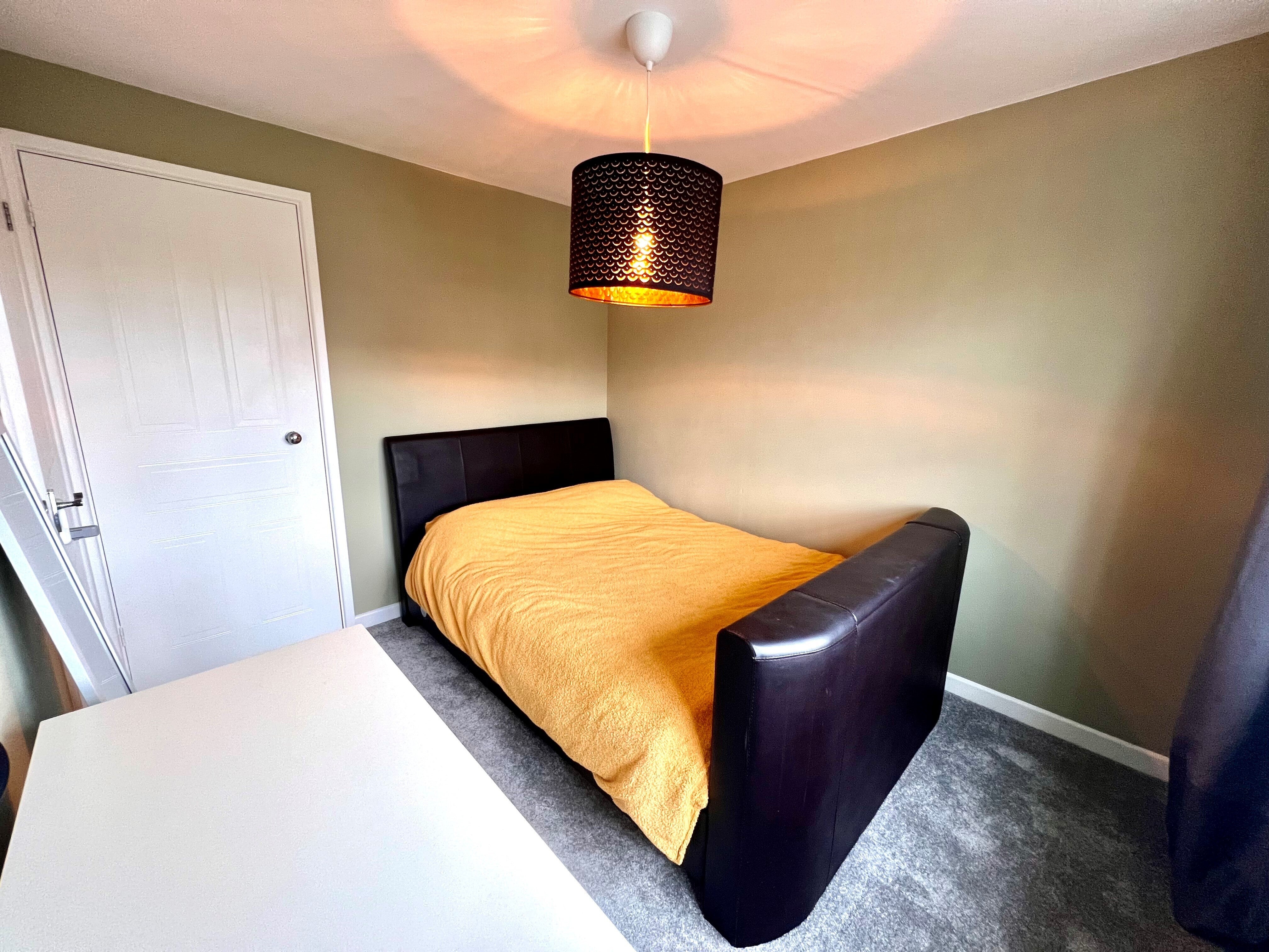 Room Willow Bed Close in Bristol