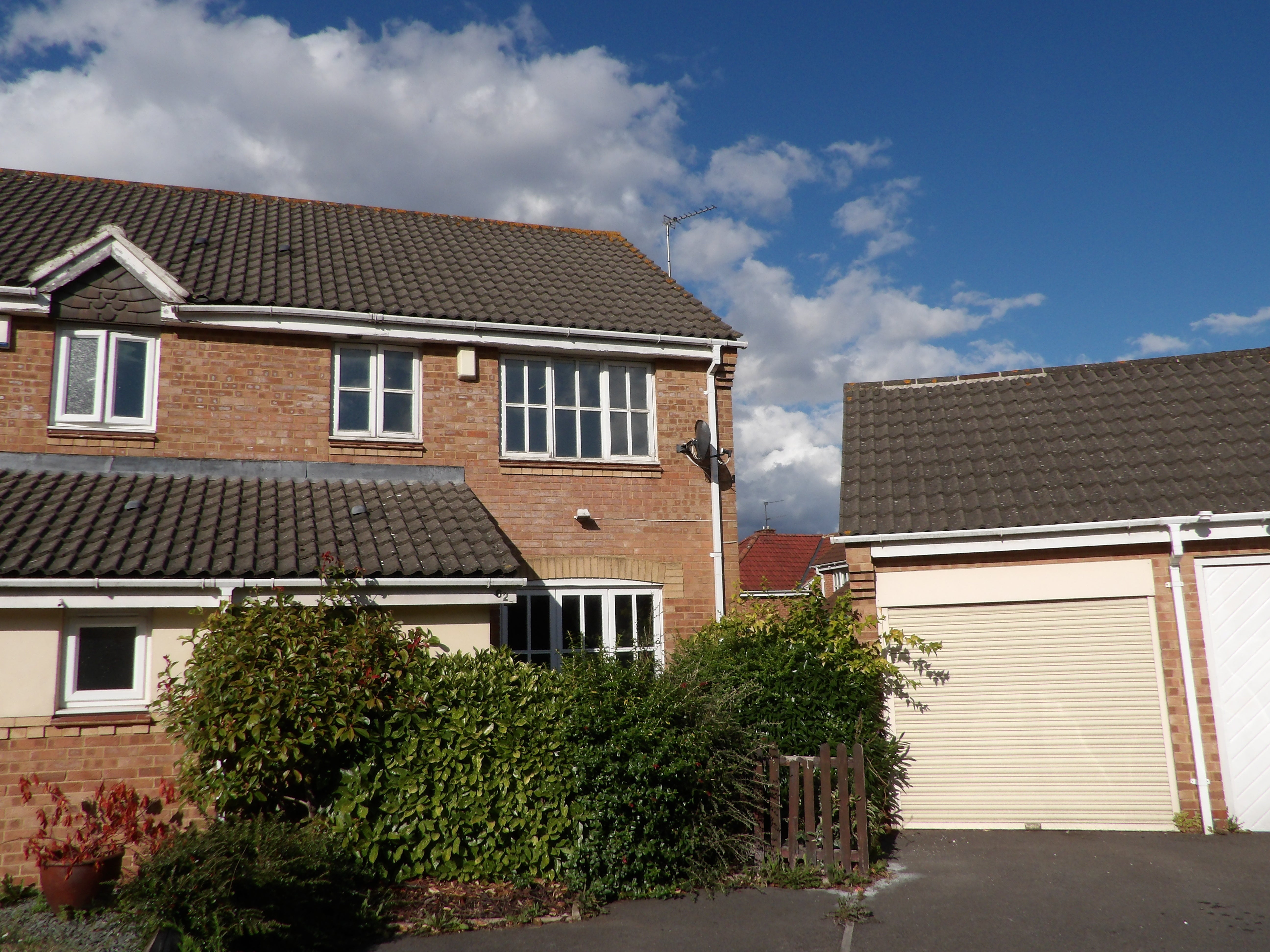 Room Willow Bed Close in Bristol