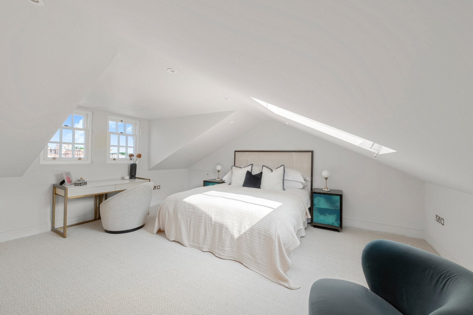 Flat Pembridge Gardens in Greater London