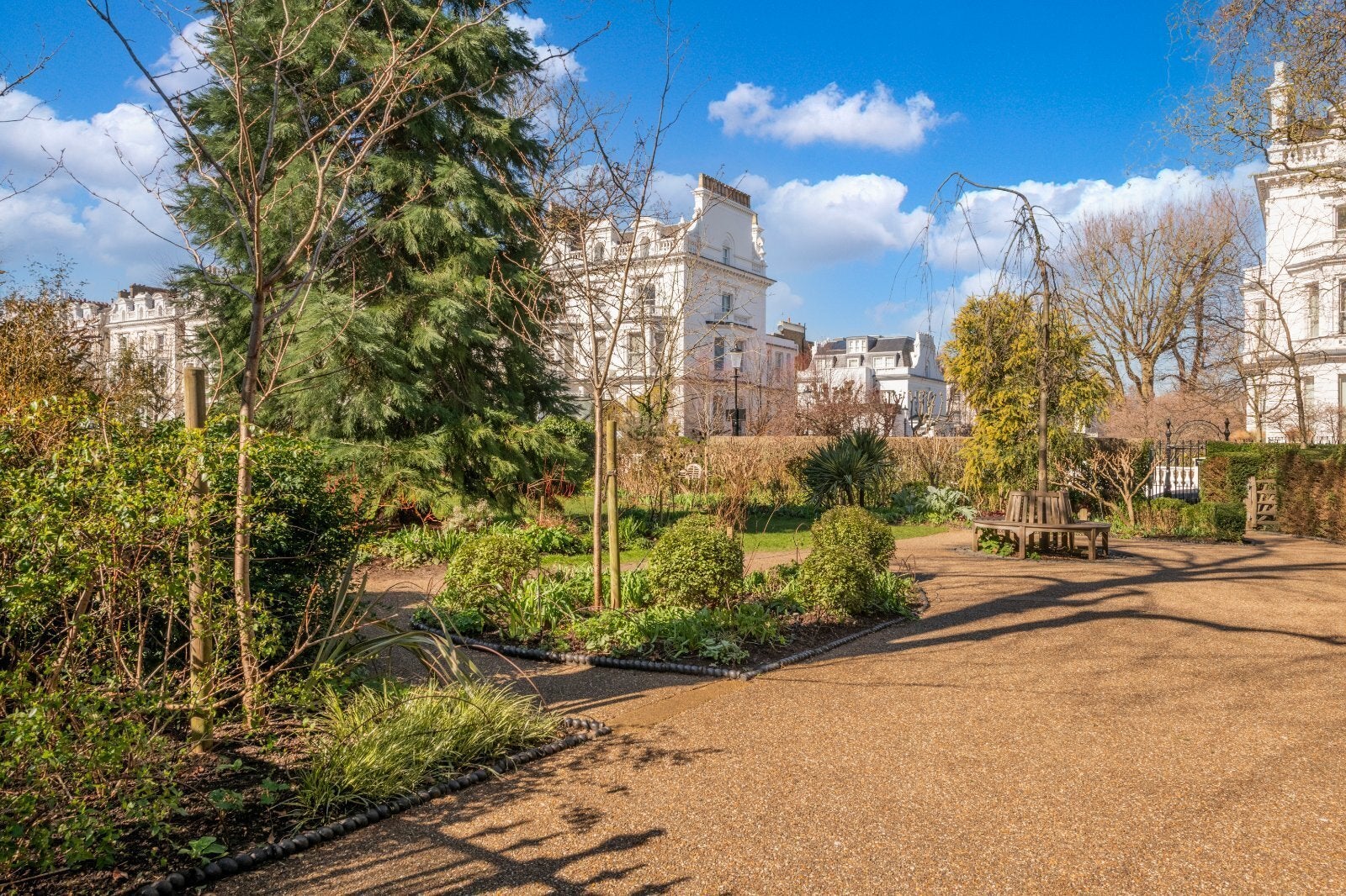 Flat Pembridge Gardens in Greater London
