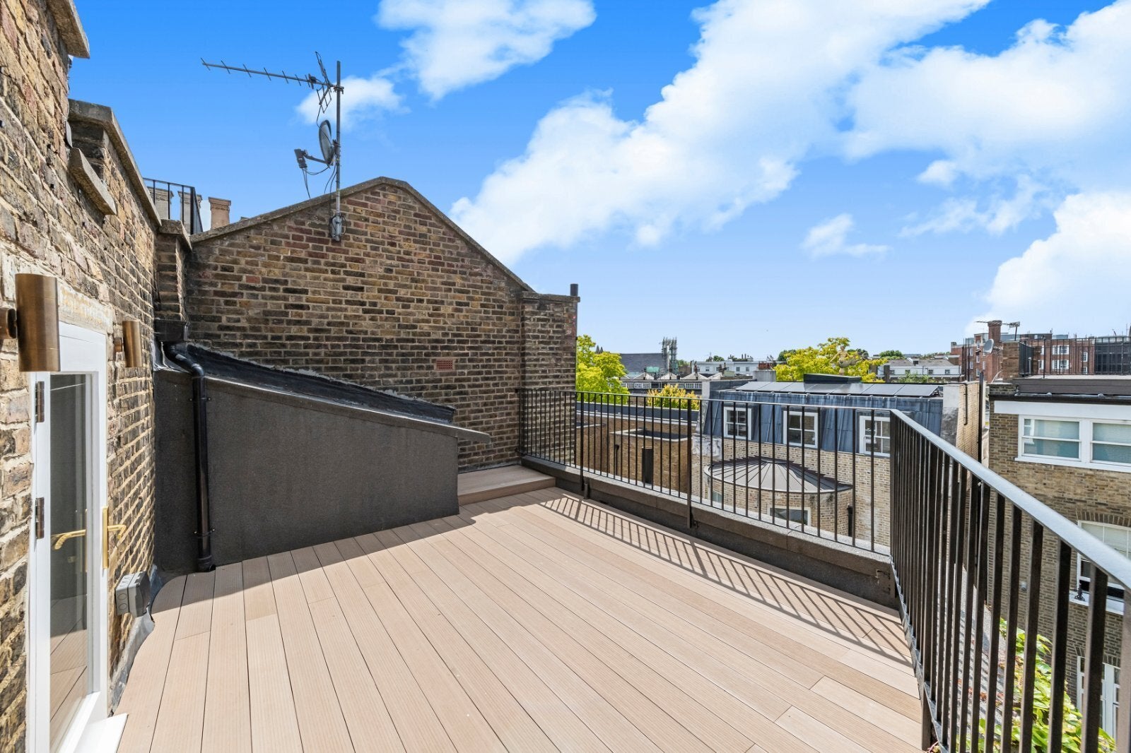 Flat Pembridge Gardens in Greater London