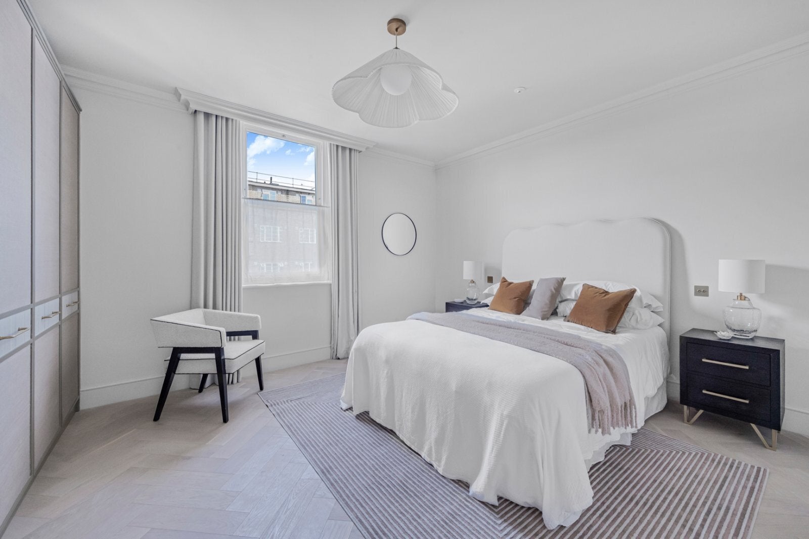 Flat Pembridge Gardens in Greater London