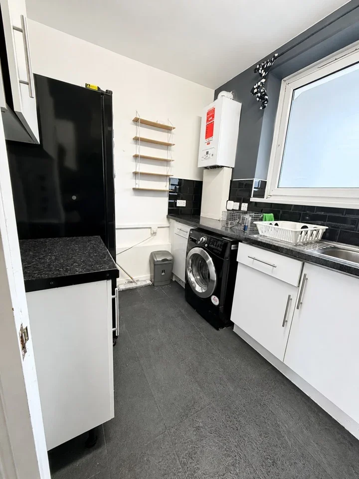 Room Brickfield Road in Greater London