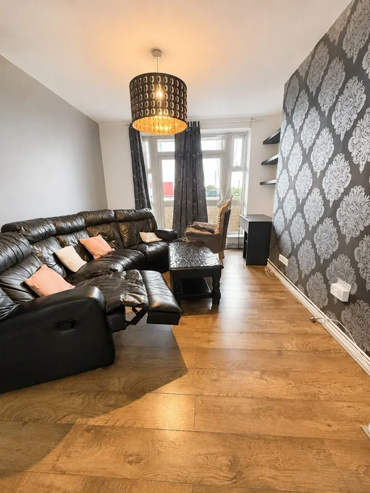 Room Brickfield Road in Greater London