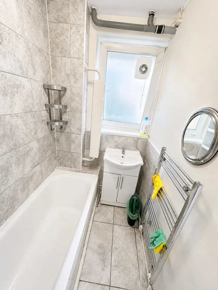 Room Brickfield Road in Greater London