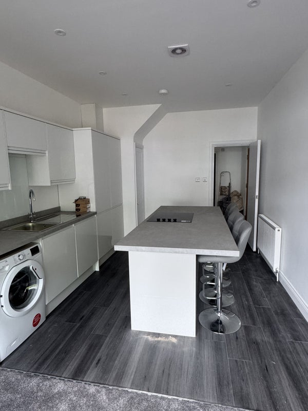 Flat Banstead Road in Greater London