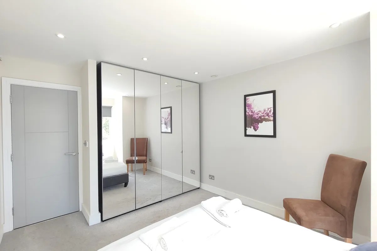 Flat Disraeli Road in Greater London