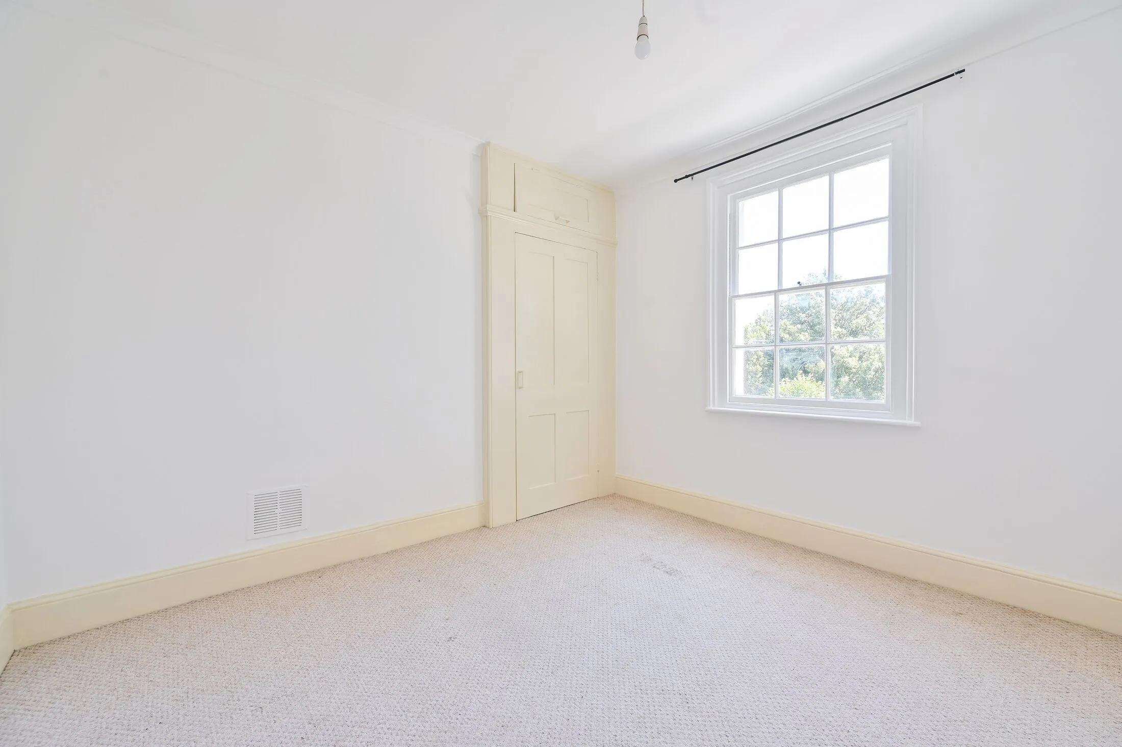 Flat Denmark Hill in Greater London