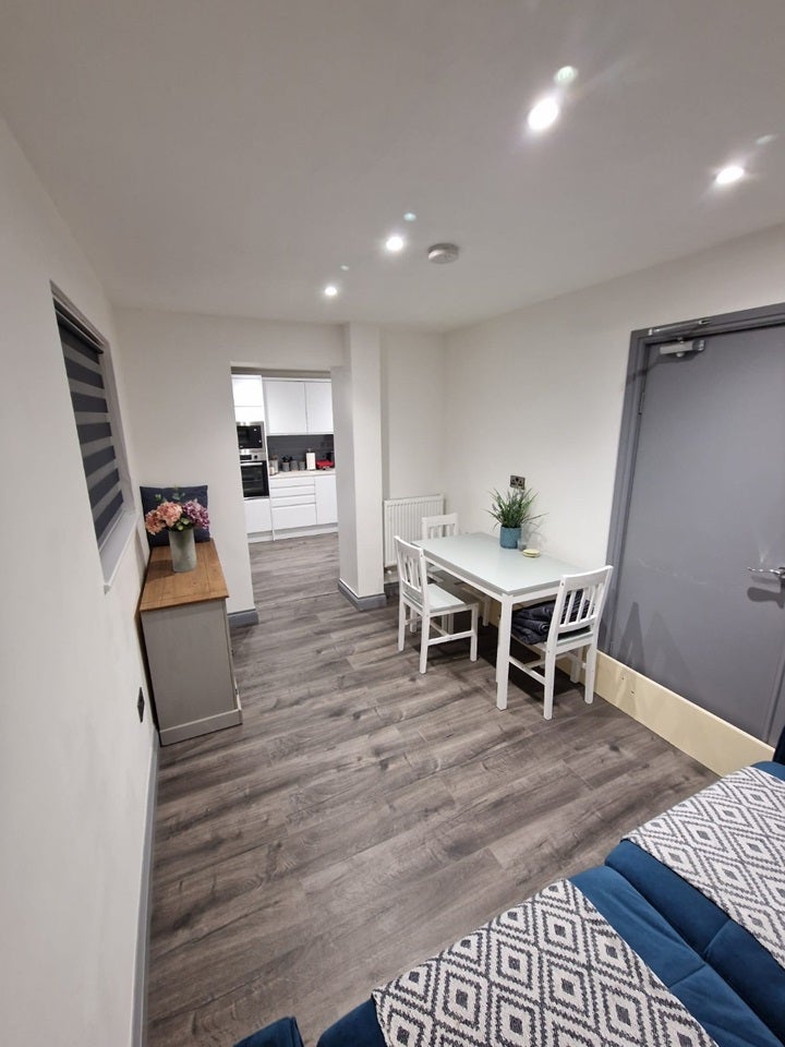 Room Fir Tree Close in Swindon