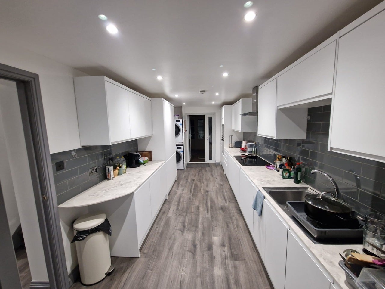 Room Fir Tree Close in Swindon
