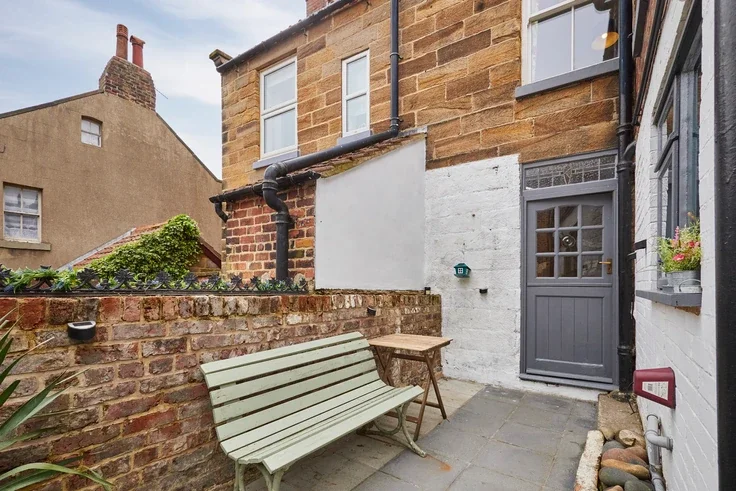 House Clarence Place in Whitby