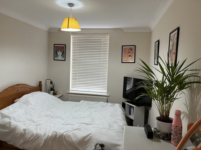 Flat Falmouth Road in Greater London