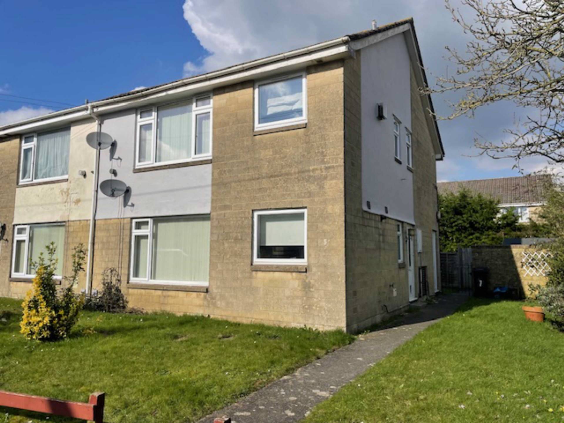 Flat Marston Close in Frome