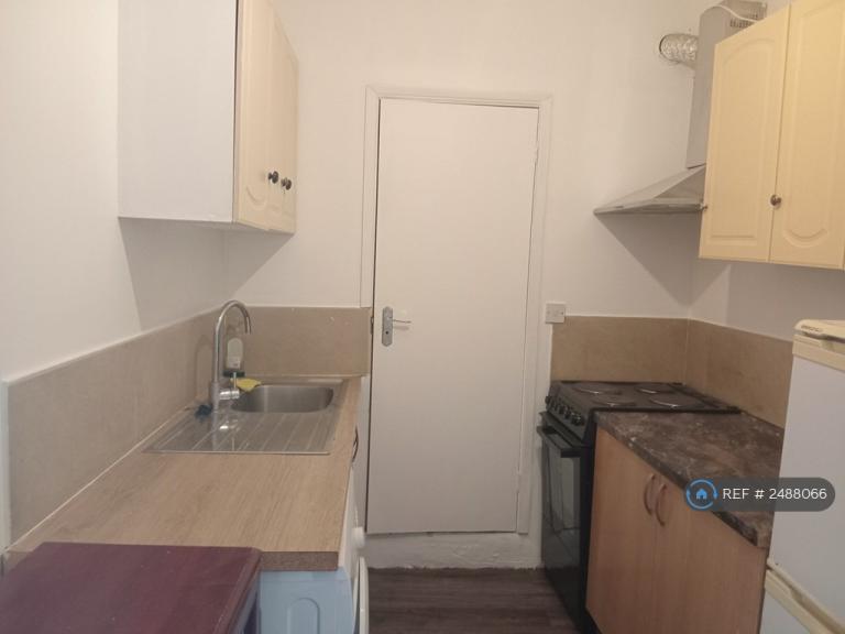 Flat Victoria Road in Greater London