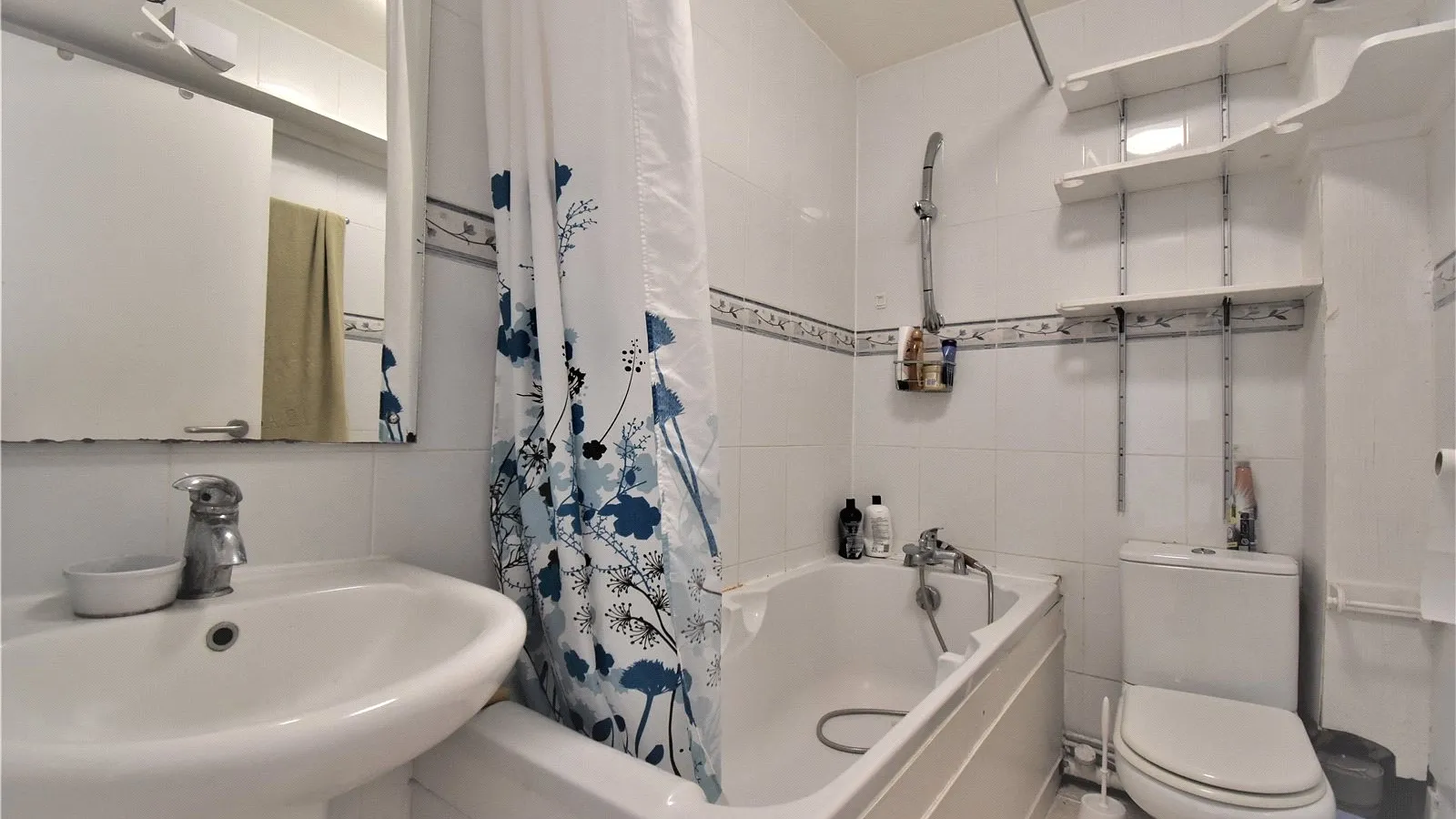 Room Coleridge Road in Greater London