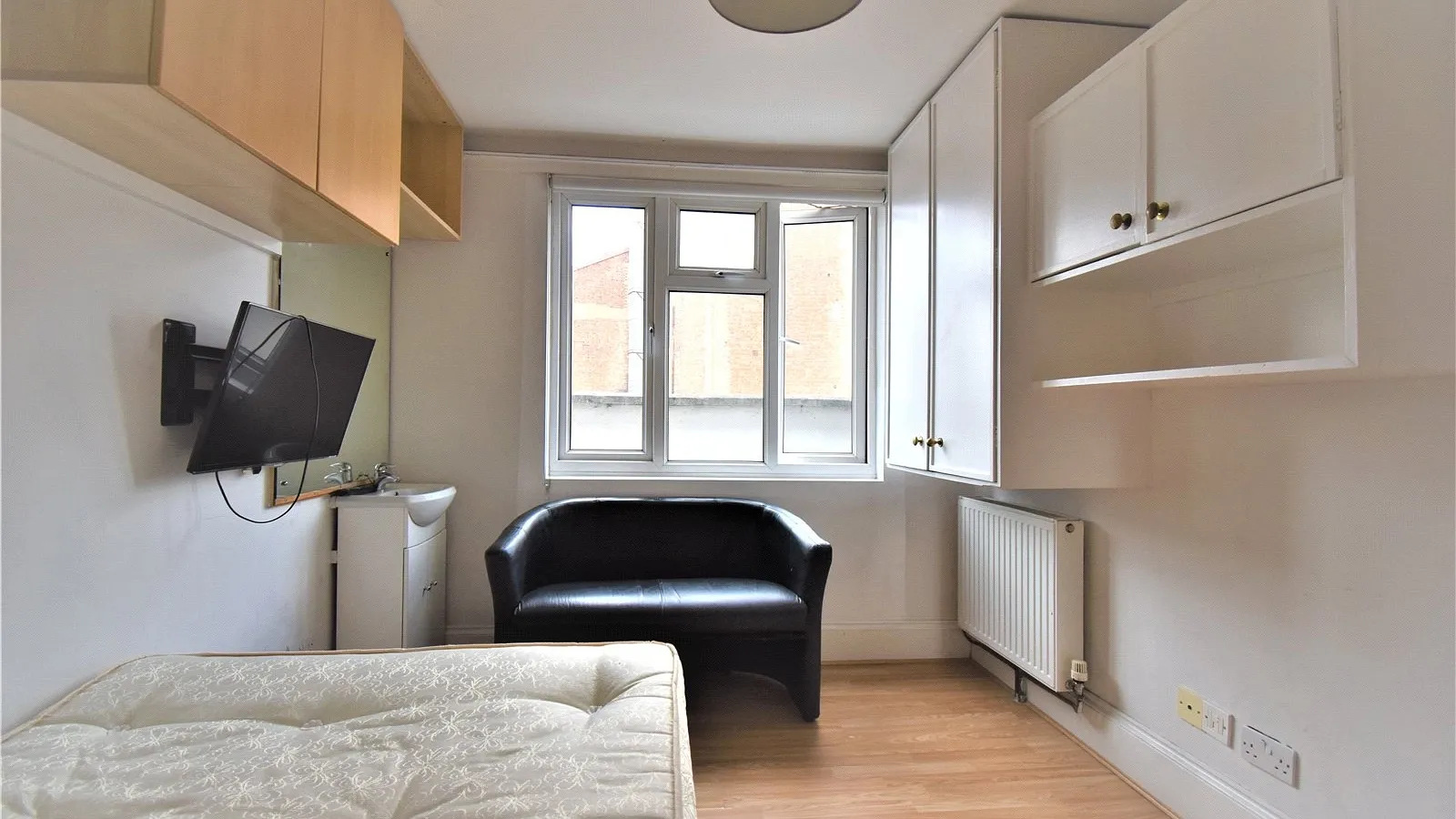 Room Coleridge Road in Greater London