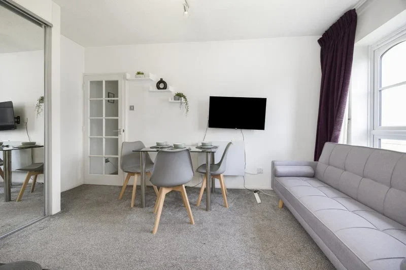Flat Wheat Sheaf Close in Greater London