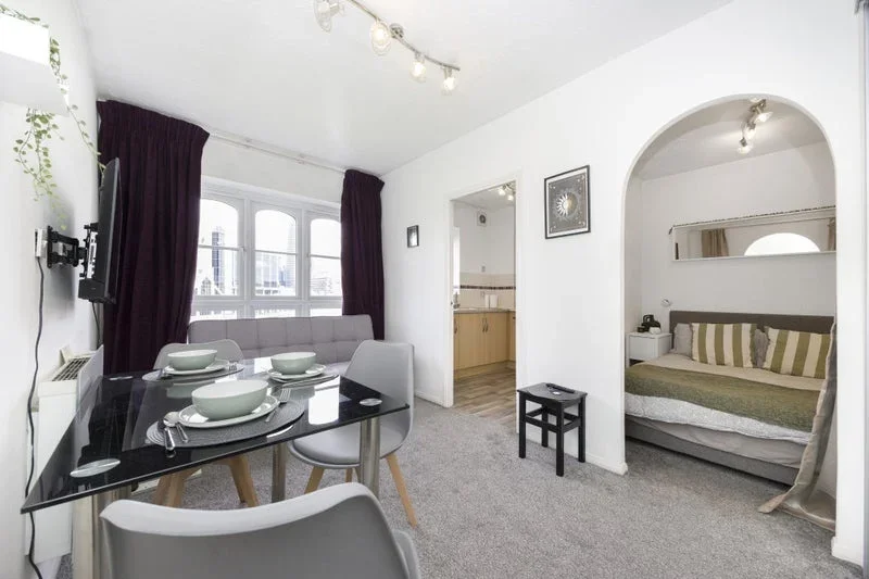 Flat Wheat Sheaf Close in Greater London