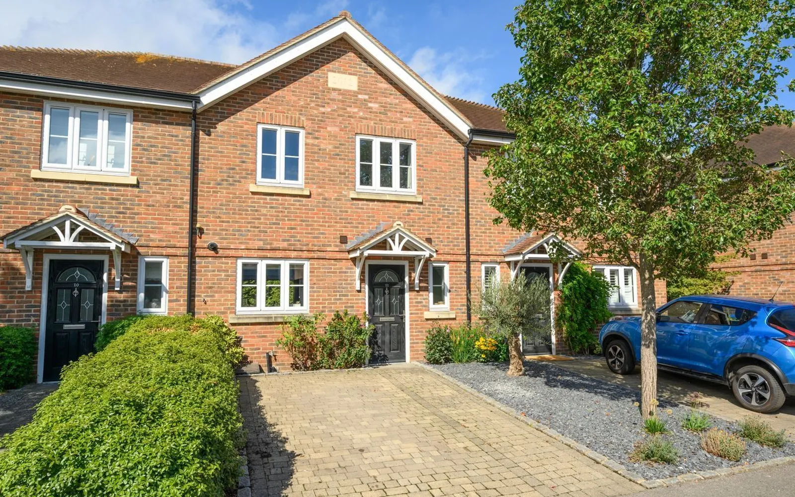 House Carlcott Close in Elmbridge